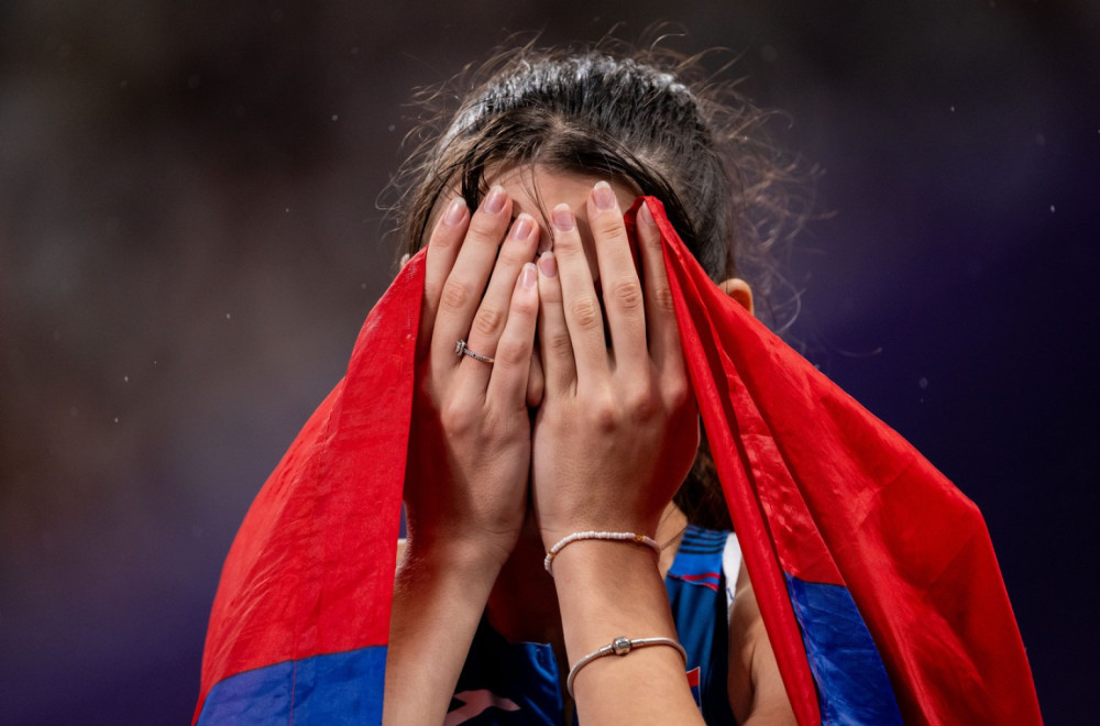 Angelina in tears: "I did it!" PHOTO