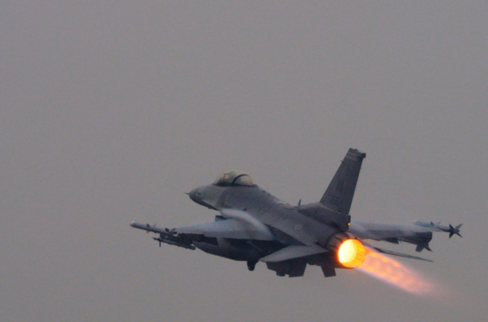 Potpuna drama nad Kiprom: Hitno dignuta dva grčka F-16 aviona; Putnički avion ekspresno preusmeren FOTO/VIDEO