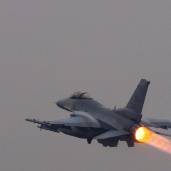 Potpuna drama nad Kiprom: Hitno dignuta dva grčka F-16 aviona; Putnički avion ekspresno preusmeren FOTO/VIDEO