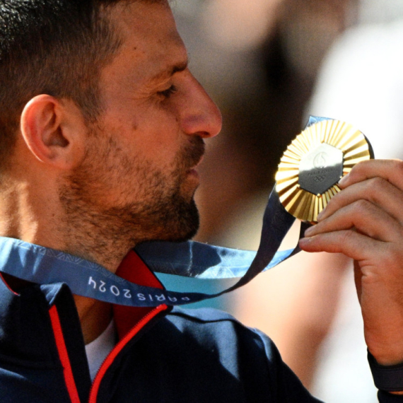 Da li to Novak ima nešto da nam poruči? FOTO