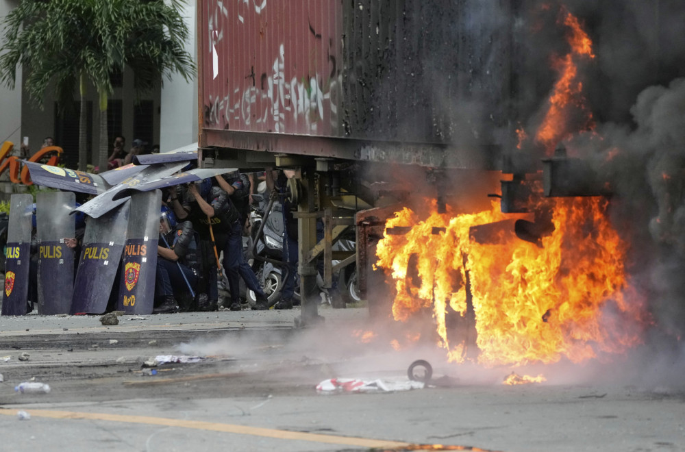 Bukti u Manili: Oko 70 policajaca povređeno, 49 demonstranata uhapšeno FOTO/VIDEO