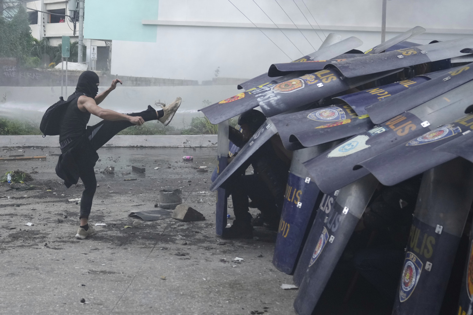 Bukti u Manili: Oko 70 policajaca povređeno, 49 demonstranata uhapšeno FOTO/VIDEO