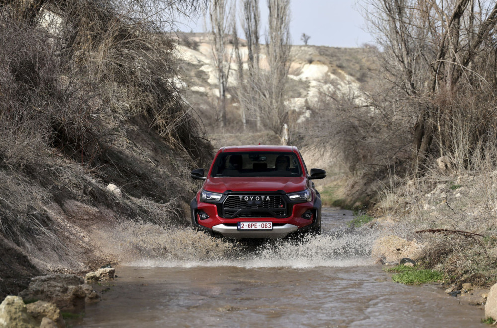 Prva vožnja: Toyota Hilux – svuda pođi, svuda prođi