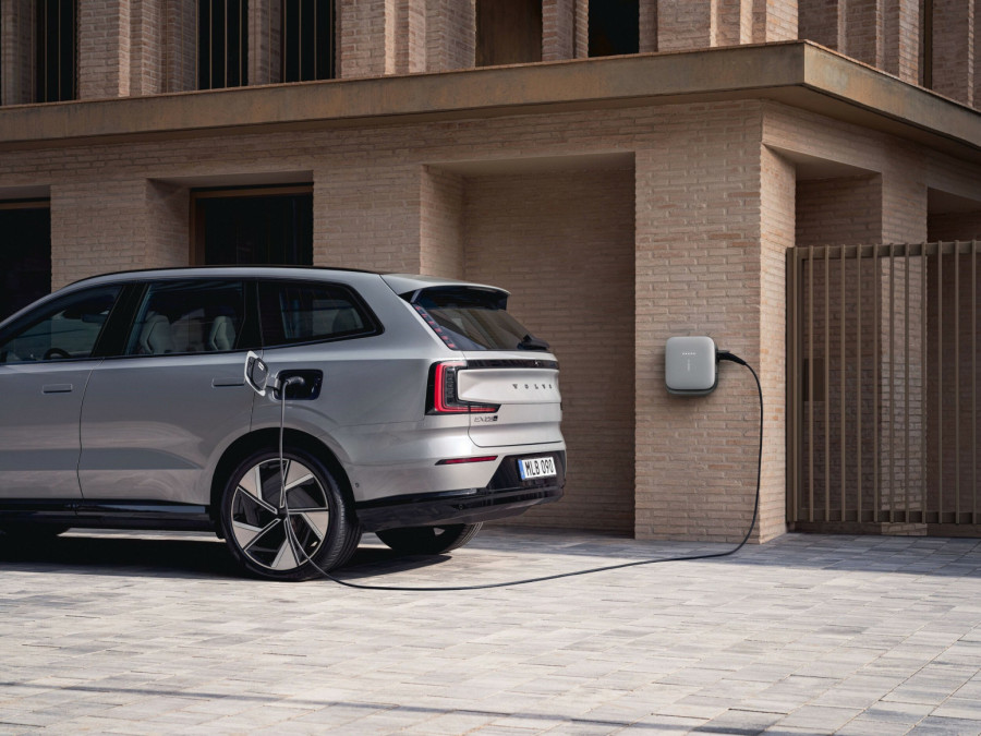 Volvo unapredio SUV sa tri reda sedišta FOTO