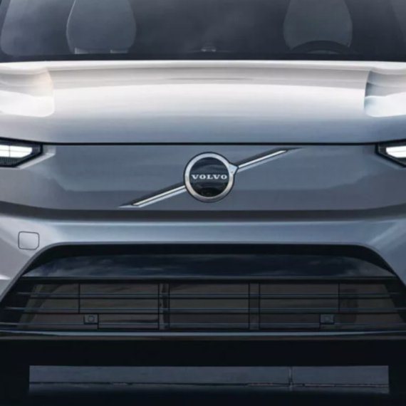 Volvo unapredio SUV sa tri reda sedišta FOTO
