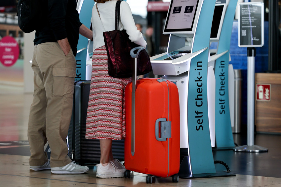Drama na aerodromu: Putnici ostali zarobljeni u avionu zbog sumnjivog kofera