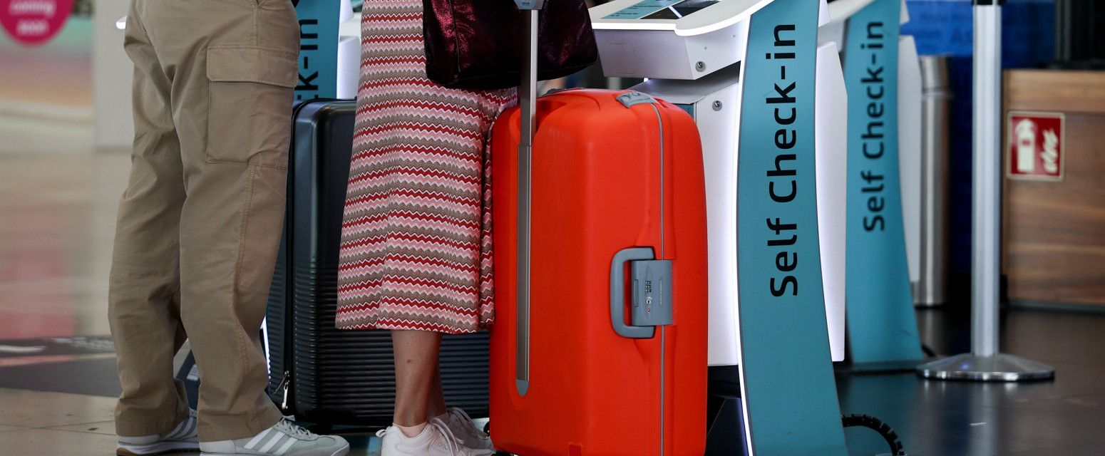 Baka nije znala šta nosi u koferu: Kada su ga otvorili na aerodromu, usledio je šok