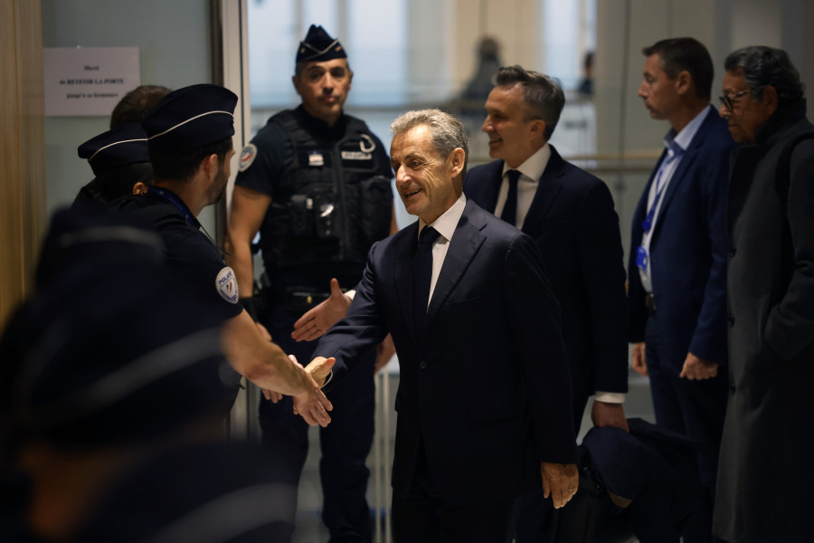 Sarkozi spava u ćeliji od devet kvadrata; Robijaši mu prete: Osvetićemo Gadafija VIDEO