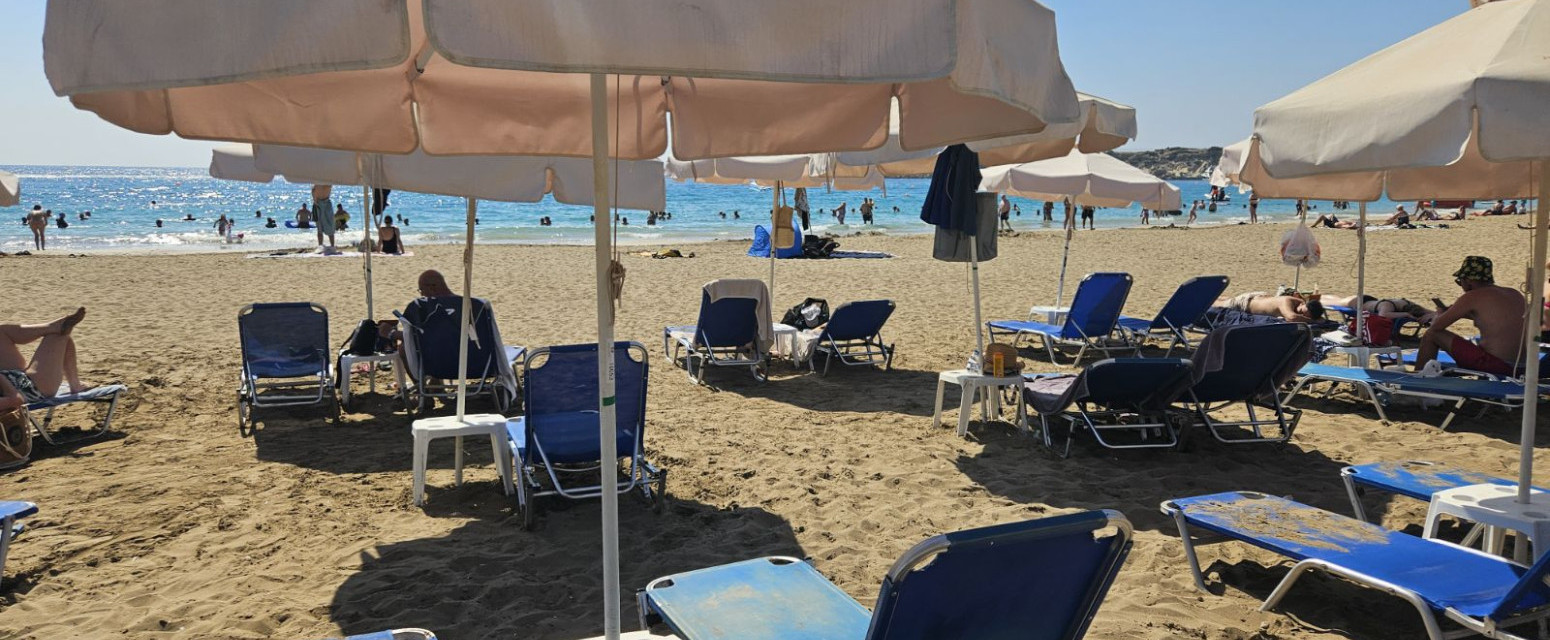Rat za ležaljke u Grčkoj završio na sudu: Turista dobio odštetu od skoro 1.000 evra