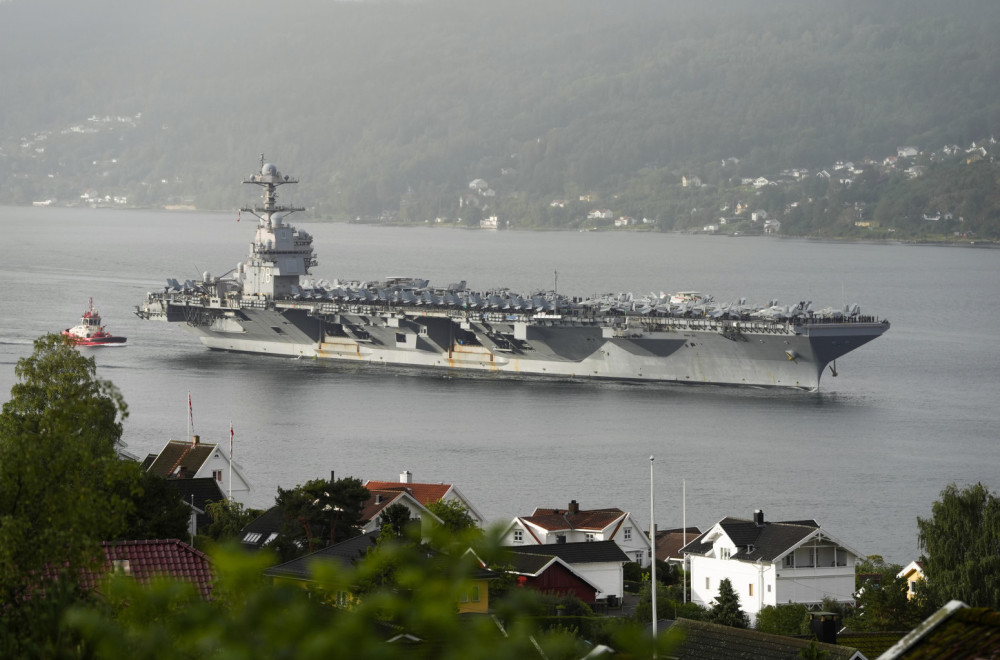 NATO se sprema za rat? Američka "plutajuća tvrđava" stigla u Norvešku FOTO