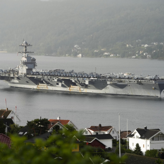 NATO se sprema za rat? Američka "plutajuća tvrđava" stigla u Norvešku FOTO