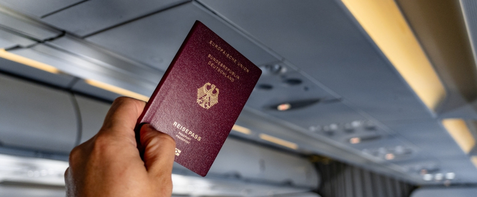 Putnik pojeo pasoš u avionu: "Najstrašnijih 15 minuta u životu" FOTO