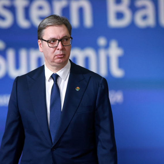 Tri boda u gostima; Vučić u Tivtu preuzeo inicijativu i promenio politički narativ