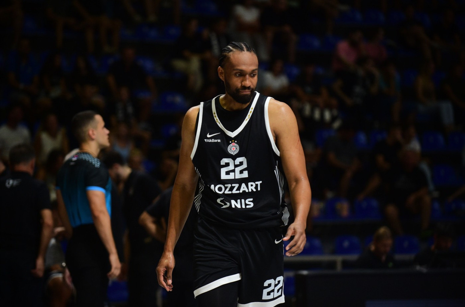 Parker usavršava odbranu u gradskom prevozu: Zvezda Partizana kao običan svet FOTO