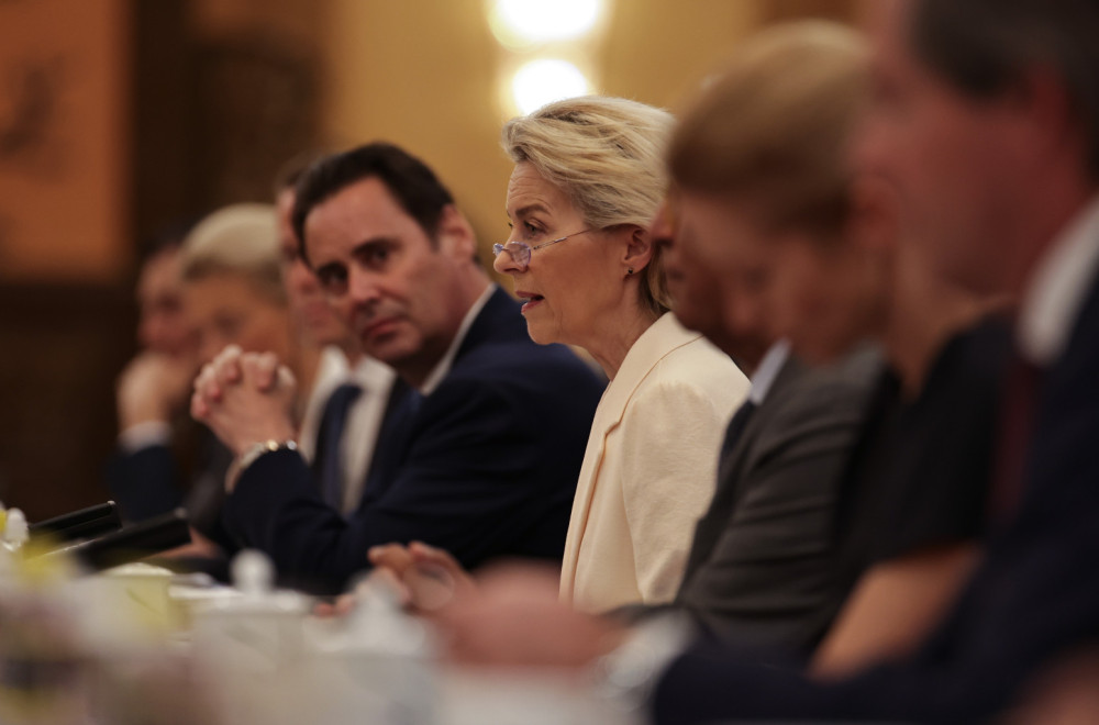 Žestoka svađa u kabinetu Fon der Lajenove; "Nije bilo pristojnog razgovora, samo pretnje"