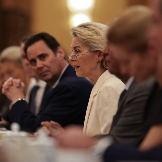 Žestoka svađa u kabinetu Fon der Lajenove; "Nije bilo pristojnog razgovora, samo pretnje"