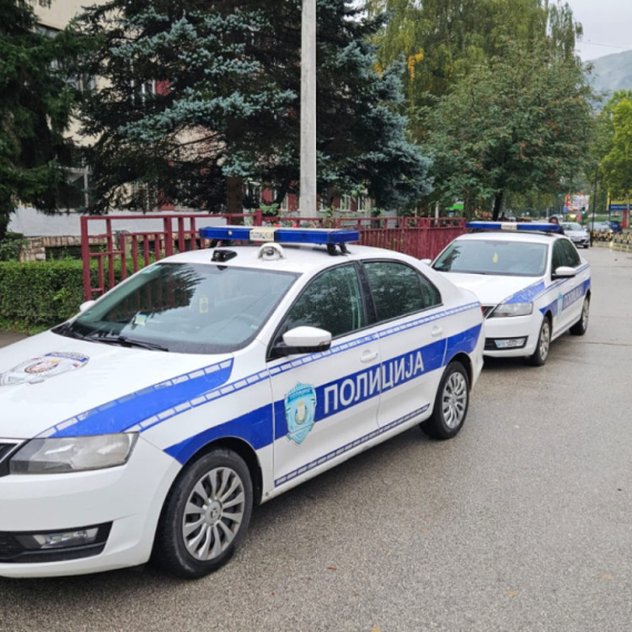 Protiv učenika koji je doneo nož u školu pokrenut disciplinski postupak
