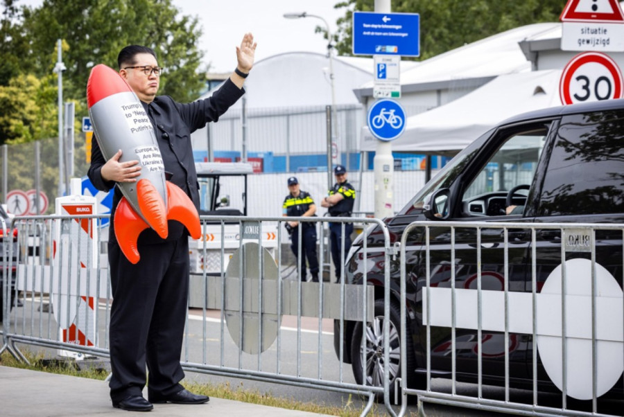 Objavio rat silikonima: Kim Džong zabranio povećanje grudi