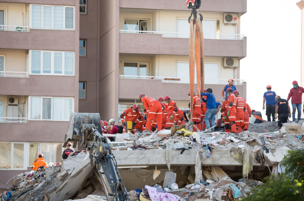 Jak zemljotres: Zgrade se tresu, ljudi istrčavaju na ulice FOTO/VIDEO