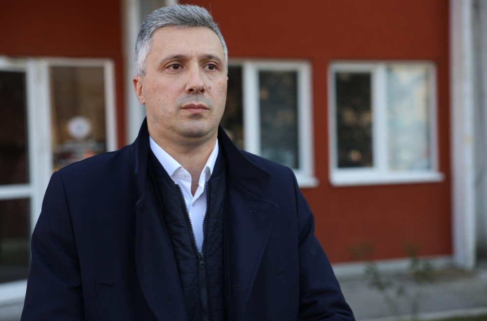Obradović izašao iz ilegale, pa opleo po opoziciji: "Nedostojni su, neka se povuku" VIDEO