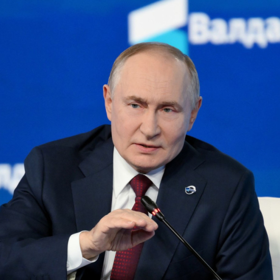 "Slažem se sa Vučićem"; Putin: U Srbiji pokušaj obojene revolucije FOTO