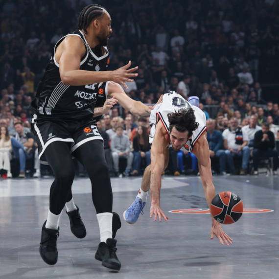 "Fantomski" faul Parkera – sudije oštetile Partizan VIDEO