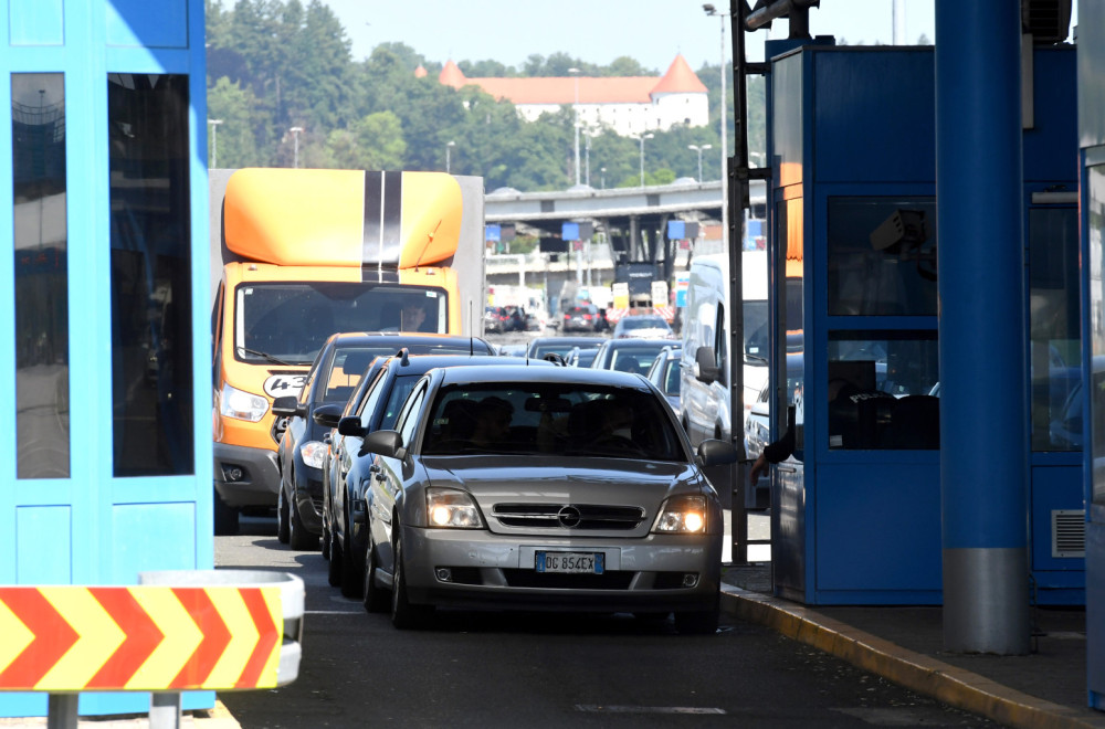 Na graničnim prelazima bez gužvi; Čekanja do sat vremena