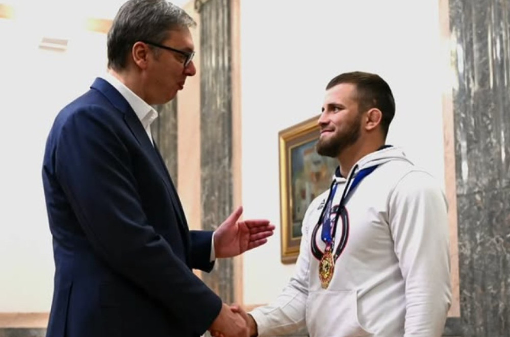 Vučić ugostio Komarova: Mnogo je uradio za Srbiju, posebno smo srećni zbog tri prsta u Zagrebu FOTO