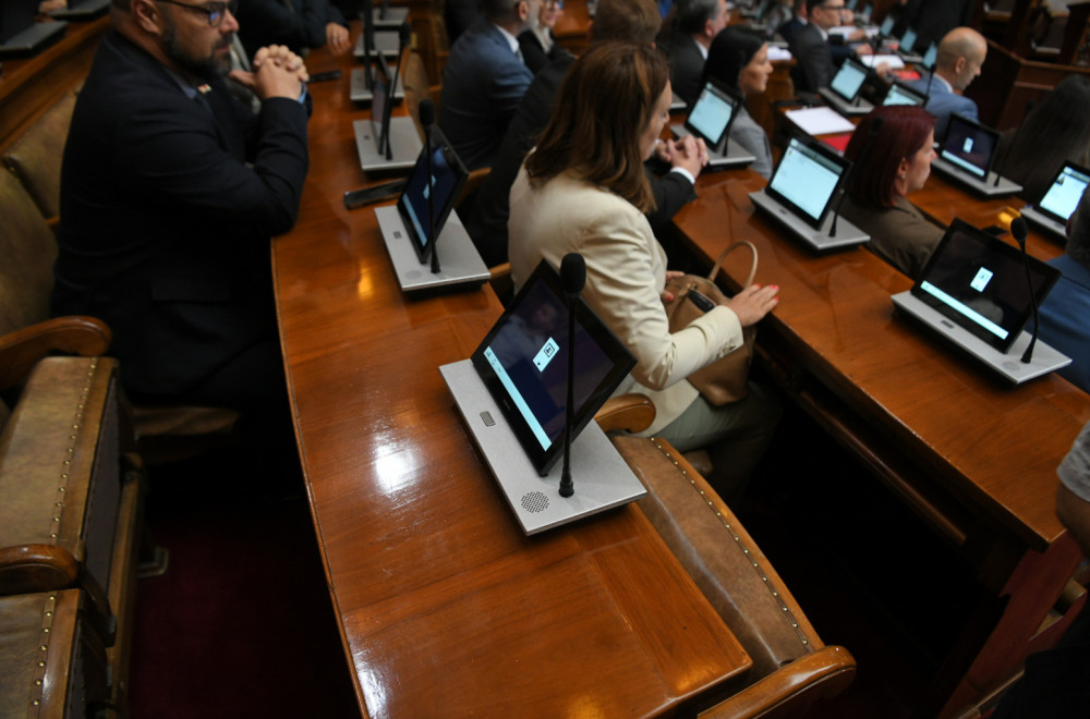 "Pro-EU opozicija" pokazala svoje pravo lice; Nisu glasali ni za jedan evropski zakon
