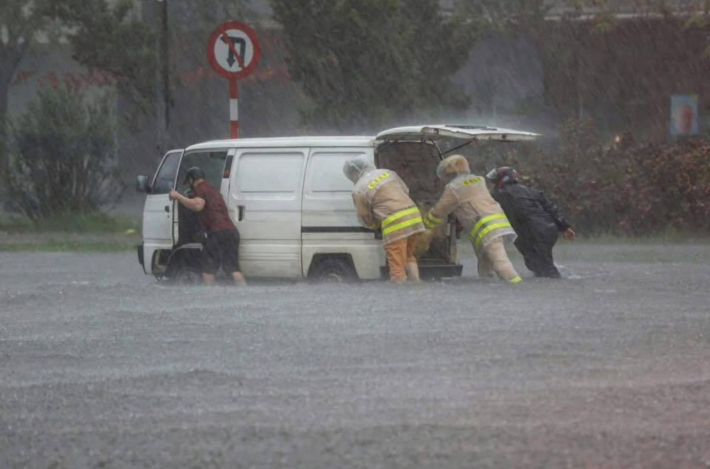 Kataklizma: Potpoljeno skoro 16.000 kuća; Ima mrtvih; Izdata je hitna direktiva FOTO/VIDEO