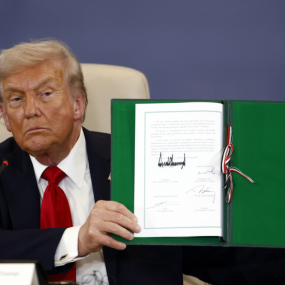 It's now official: Trump signed the ceasefire; "This has been 3,000 years in the making" PHOTO/VIDEO