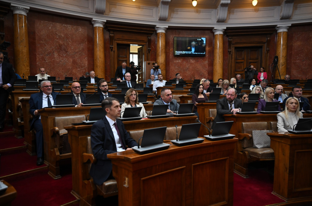 Završena sednica Skupštine; Poslanici usvojili svih 48 tačaka dnevnog reda; Usvojen i zakon o legalizaciji