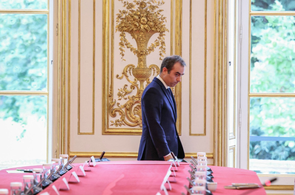 Lekorni se sprema za ključni govor; Sudbina njegove vlade visi o koncu