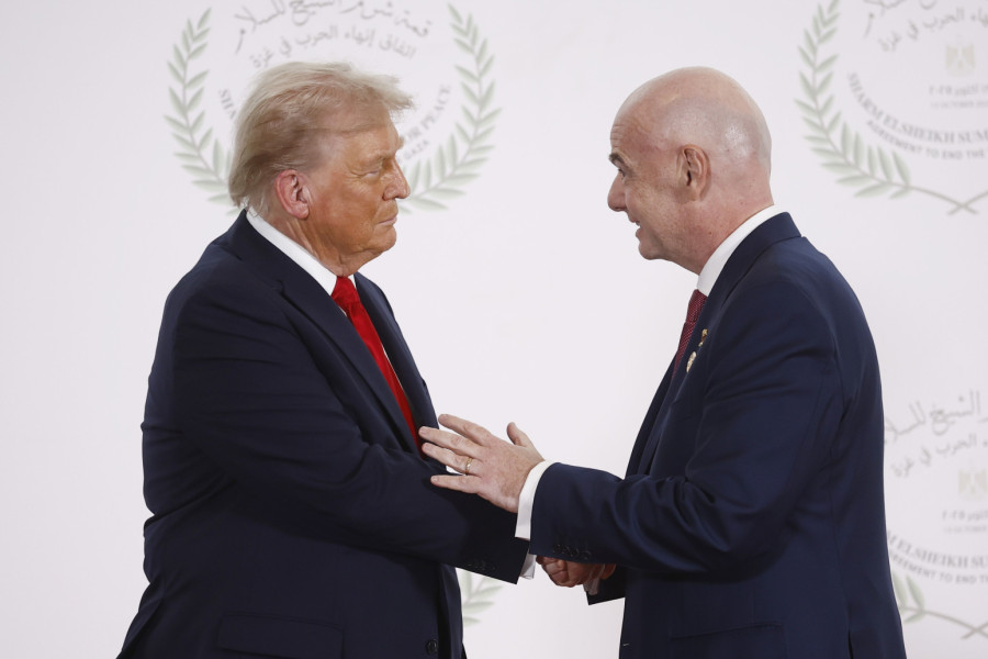 Lepa Meloni, crna knjiga i Infantino; Ovo je 11 bizarnih momenata sa Trampovog samita o Gazi FOTO/VIDEO