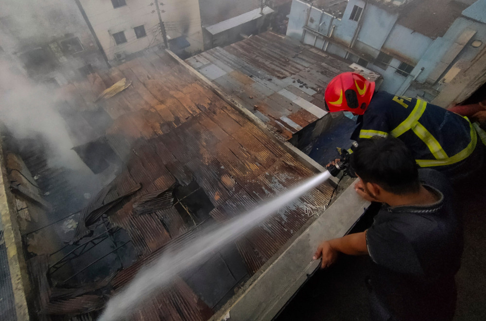 Ugušeni otrovnim gasom; Najmanje 16 mrtvih u požaru u fabrici VIDEO