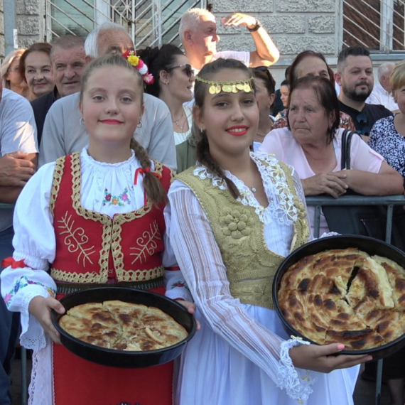 Miris tradicije sa Pešteri – tajna sjeničke pite koja spaja generacije FOTO/VIDEO