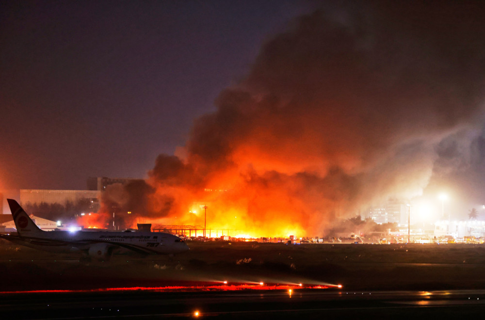 Gori aerodrom: Svi letovi obustavljeni; Ogroman oblak crnog dima nad prestonicom FOTO/VIDEO
