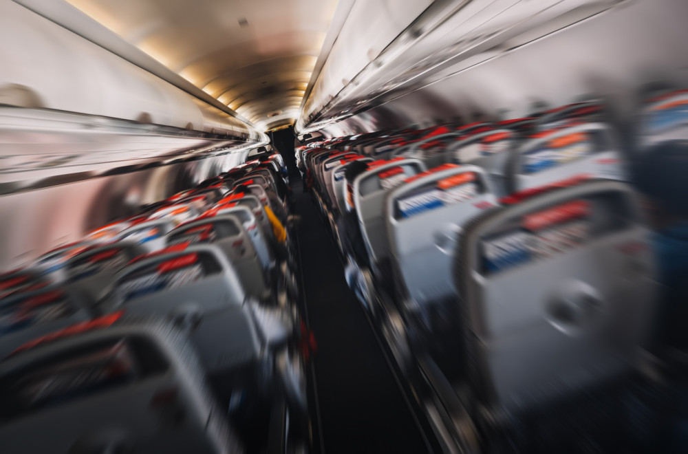 Drama na nebu – avion sa poslanicima promenio rutu VIDEO