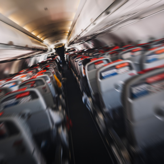 Za dlaku izbegnuta avionska nesreća: "Bilo je kao u hororu, neki putnici su i povređeni"