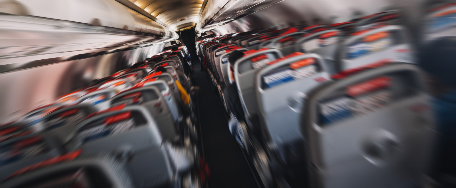 Za dlaku izbegnuta avionska nesreća: "Bilo je kao u hororu, neki putnici su i povređeni"