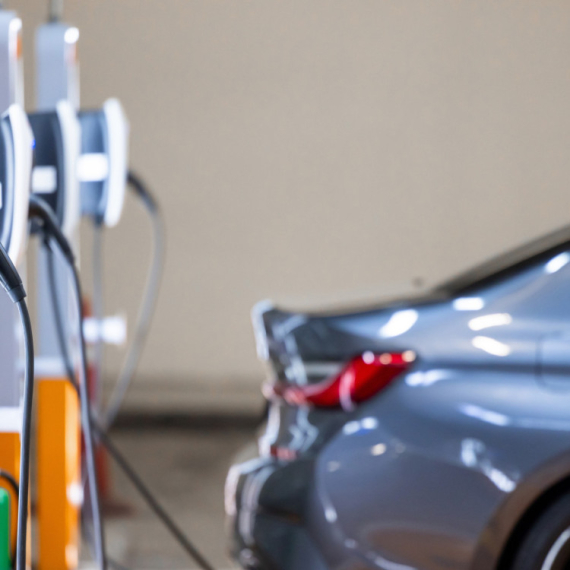 Vozači EV imaju jednu nezdravu naviku tokom punjenja automobila