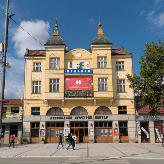 Oboren rekord u Leskovcu: Čak 1800 osnovaca istovremeno crtalo strip; Najviše u jugositočnoj Evropi