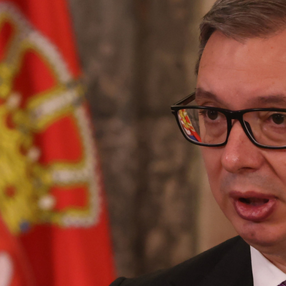 Dikić pozvao na streljanje Aleksandra Vučića i onih koji ga podržavaju; "Strpaćemo ga u sanduk" VIDEO