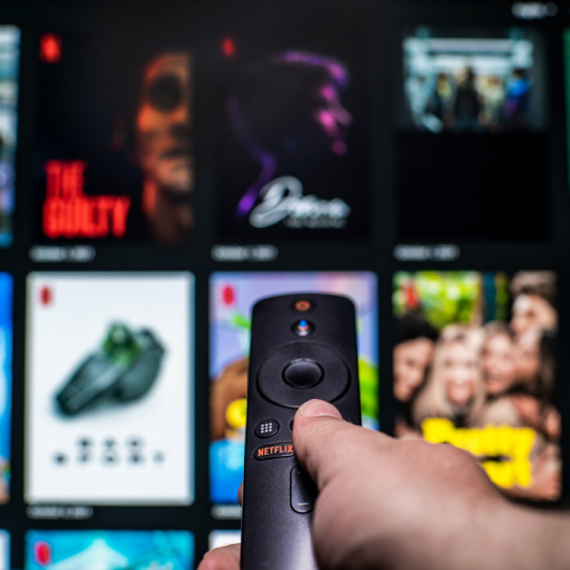 Udari na džep građana: Netfliks optužen da tajno prodaje vaše podatke i zarađuje milijarde