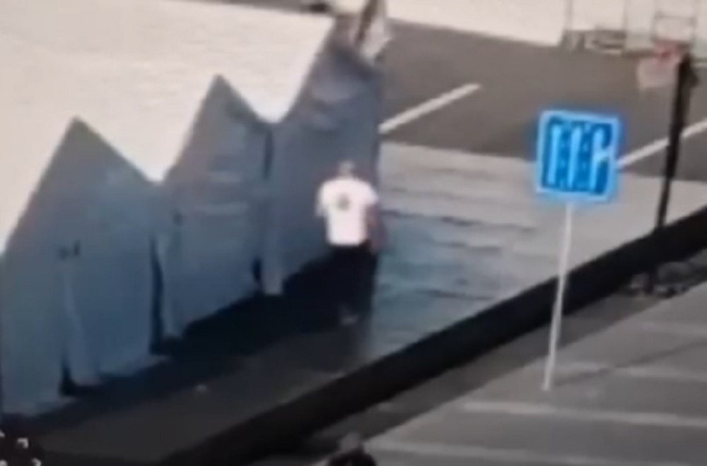 "Otac troje dece"; Ovo je ranjeni muškarac ispred Skupštine Srbije VIDEO