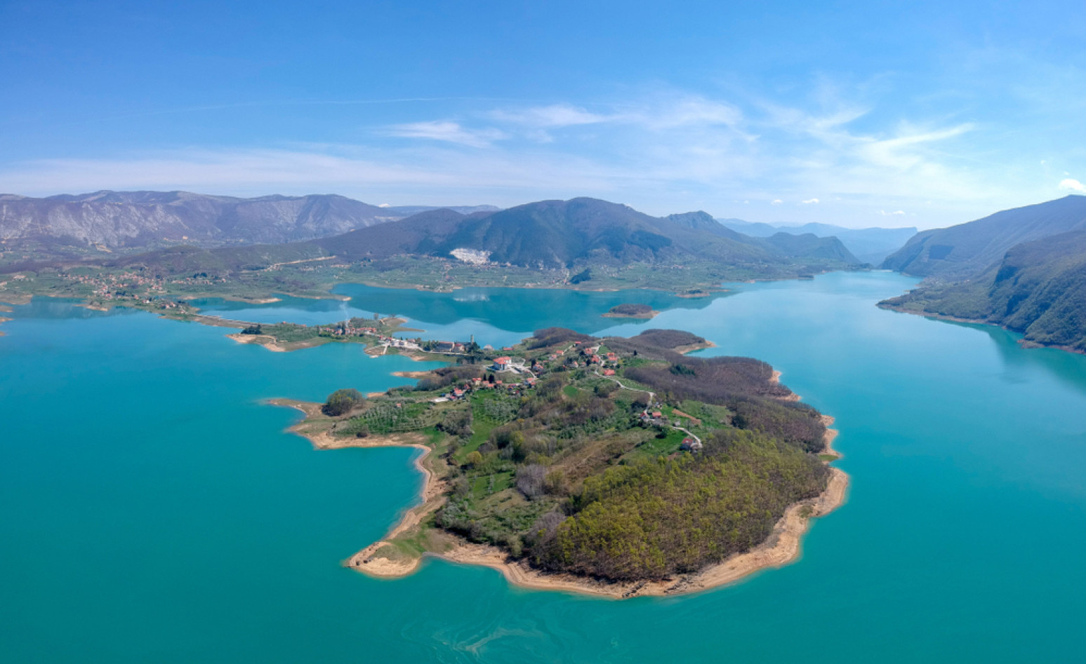 Gde za vikend ove jeseni? Ramsko jezero je kao iz bajke, a nalazi se nadomak Srbije VIDEO