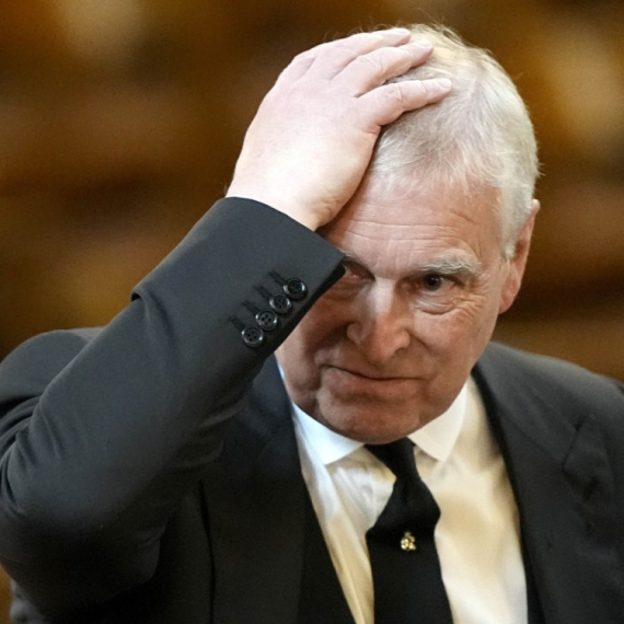 Princ Endrju izbačen iz vile usred noći zbog skandala s Epstajnom