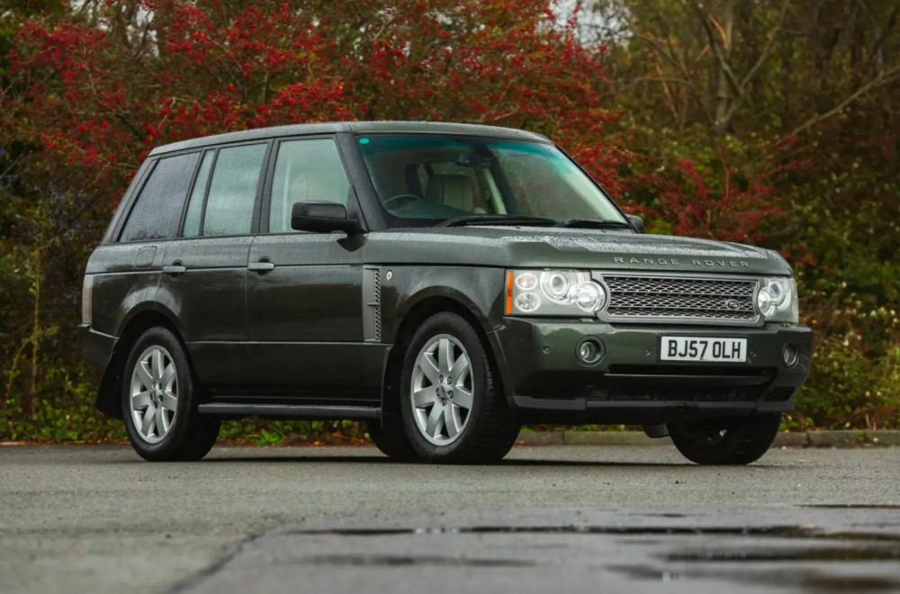 Vozite se kao kralj: Range Rover Elizabete II na aukciji, šta mislite koliko košta?