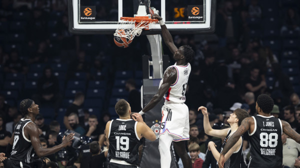 Partizan potonuo posle poraza od Pariza, Zvezda u vrhu