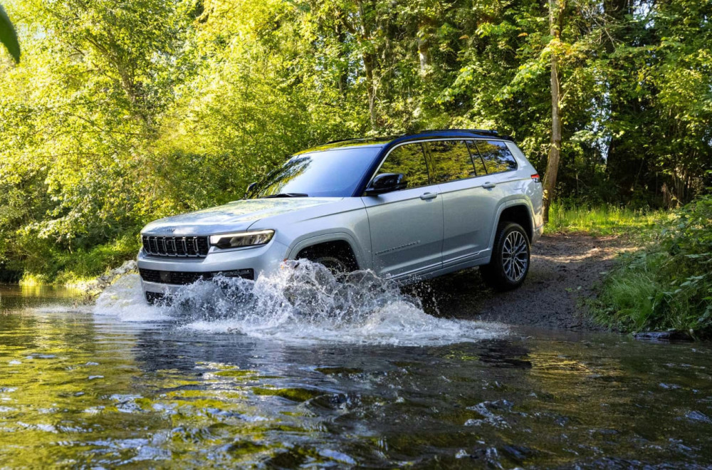 Jeep Grand Cherokee za 2026: Novi turbo motor, osvežen dizajn i luksuzniji enterijer FOTO
